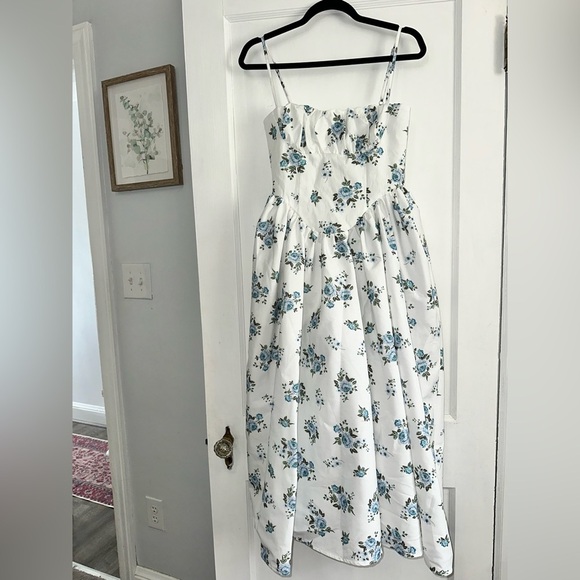 PrettyLittleThing Blue and White Floral Dress - Picture 1 of 5